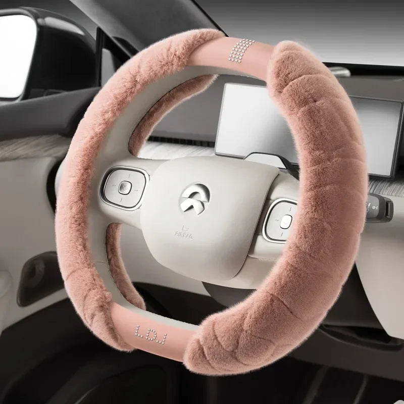 כיסוי הגה חורפי פרוותי בצבע ורוד | Fluffy winter steering wheel cover for car – pink