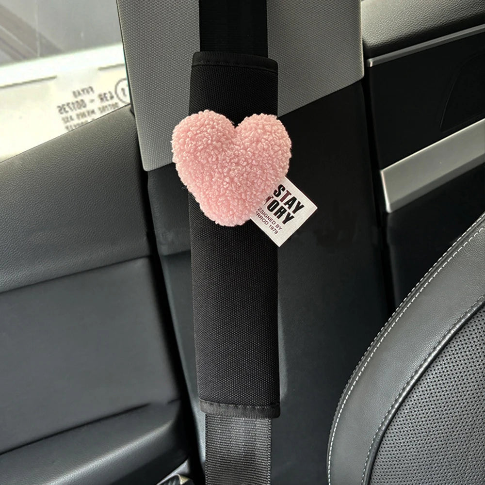 HeartHug – ריפוד רך לחגורת בטיחות עם עיצוב לב מתוק